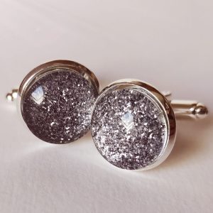 Boutons de manchette gris foncé