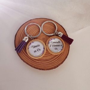 Porte clés "Témoin et Demoiselle d'Honneur"  thème Violette