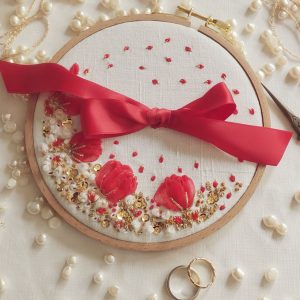 Porte-alliances brodé rouge et blanc